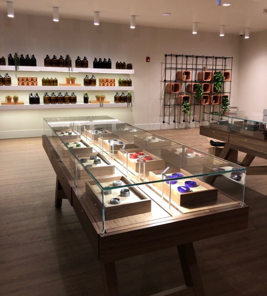 The_Botanist_Canton_Display_Showcase